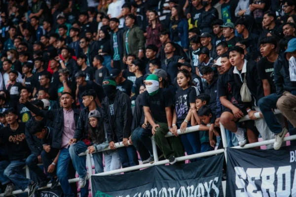 Coach Pieter Menanti Dukungan Suporter PSS Sleman di Stadion I Wayan Dipta